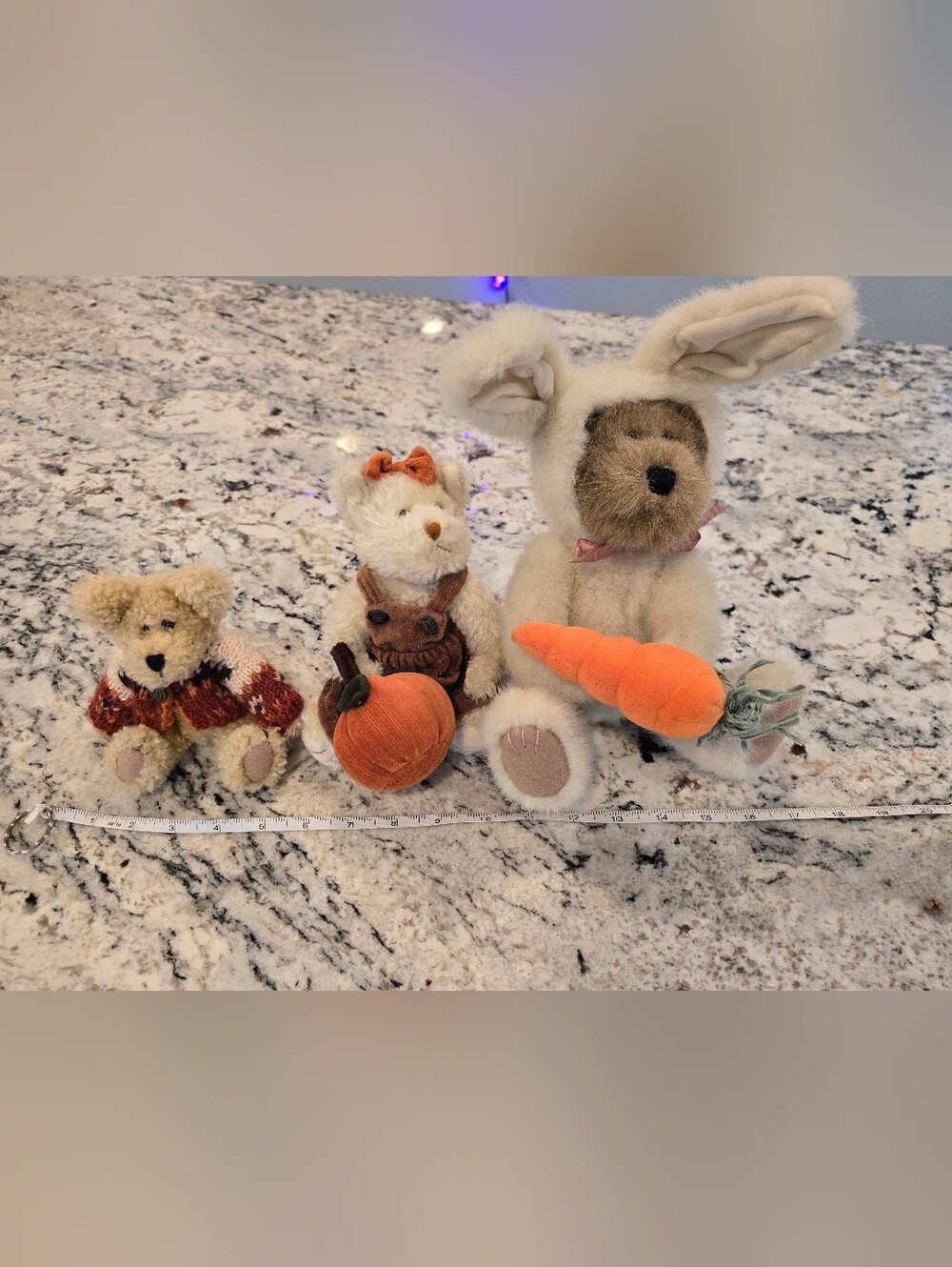 Vintage 90s Boyds Bears! Cream Bunny Holding Orange Carrot Small Plush Friend